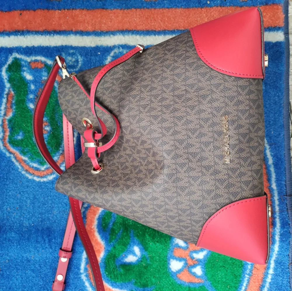 New Michael Kors tote - Picture 3 of 7
